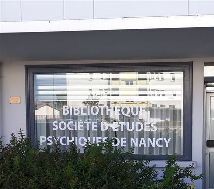 Vitrine — Bibliothèque de la Société d'Études Psychiques de Nancy